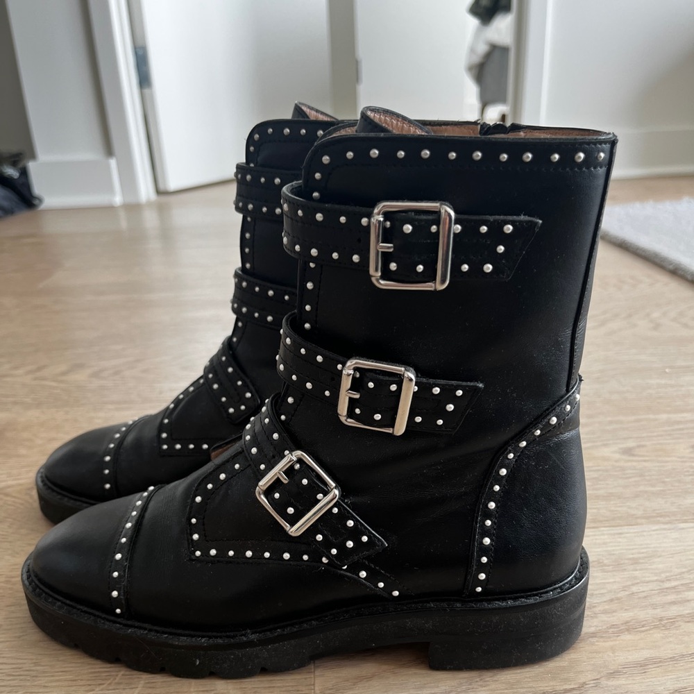 ❌SOLD❌ Stuart’s Weitzman size 7 combat boots